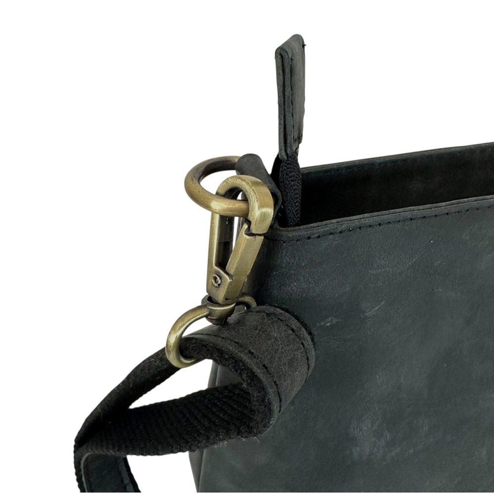 Berliner Bags Unisex Grain Leather Crossbody Bag Minimalist Adjustable Shoulder - Picture 2 of 12